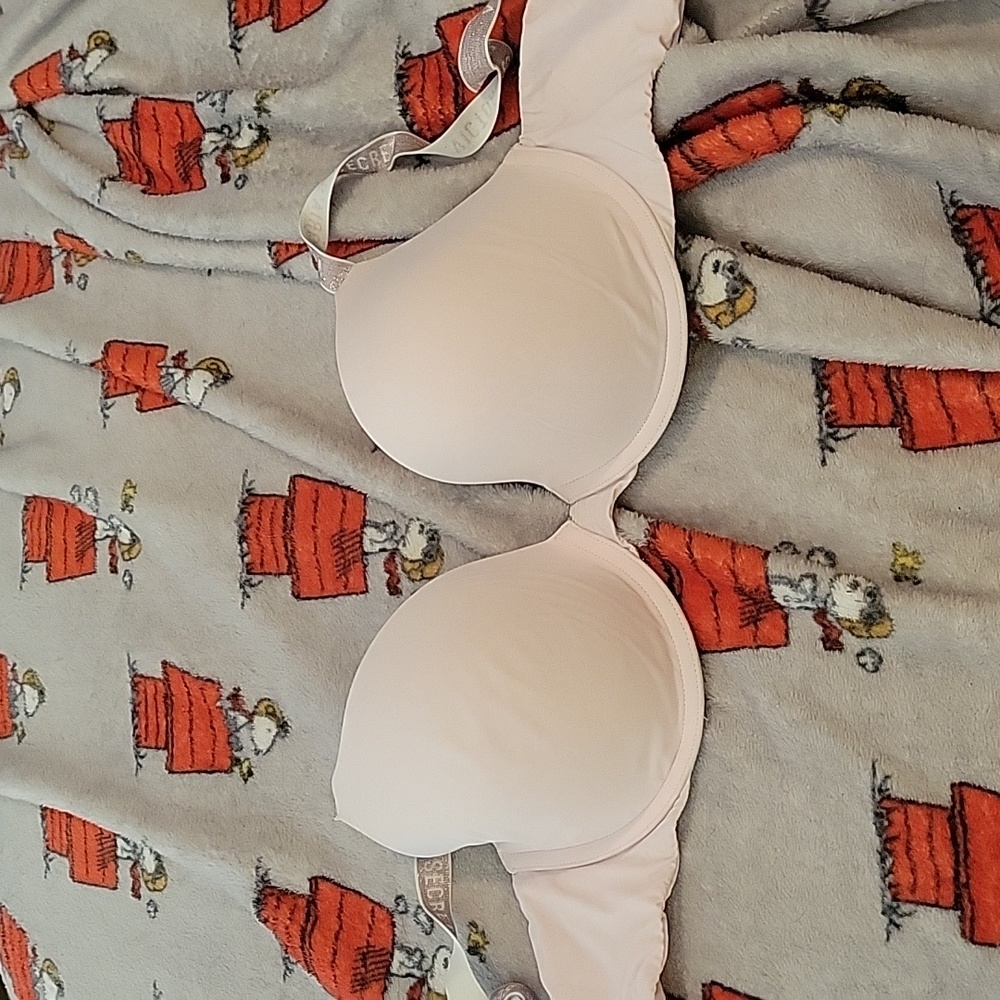 Light Pink VS 34D T-Shirt Lightly Lined Demi Bra